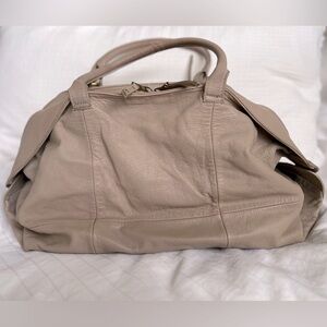👜 BCBGMAXAZRIA 👜 Elegant Taupe Leather Handbag